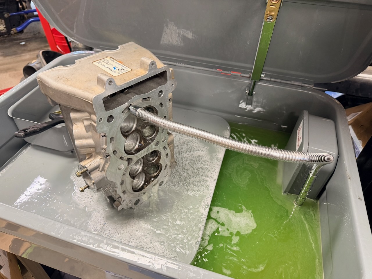 Cleaning the engine cylinder head